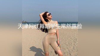 [MP4]明星颜值大墨镜超大巨乳妹小尺度露奶诱惑，胸前开口装掏出奶子抹上乳液，拿根黄瓜夹中间晃动很想捏